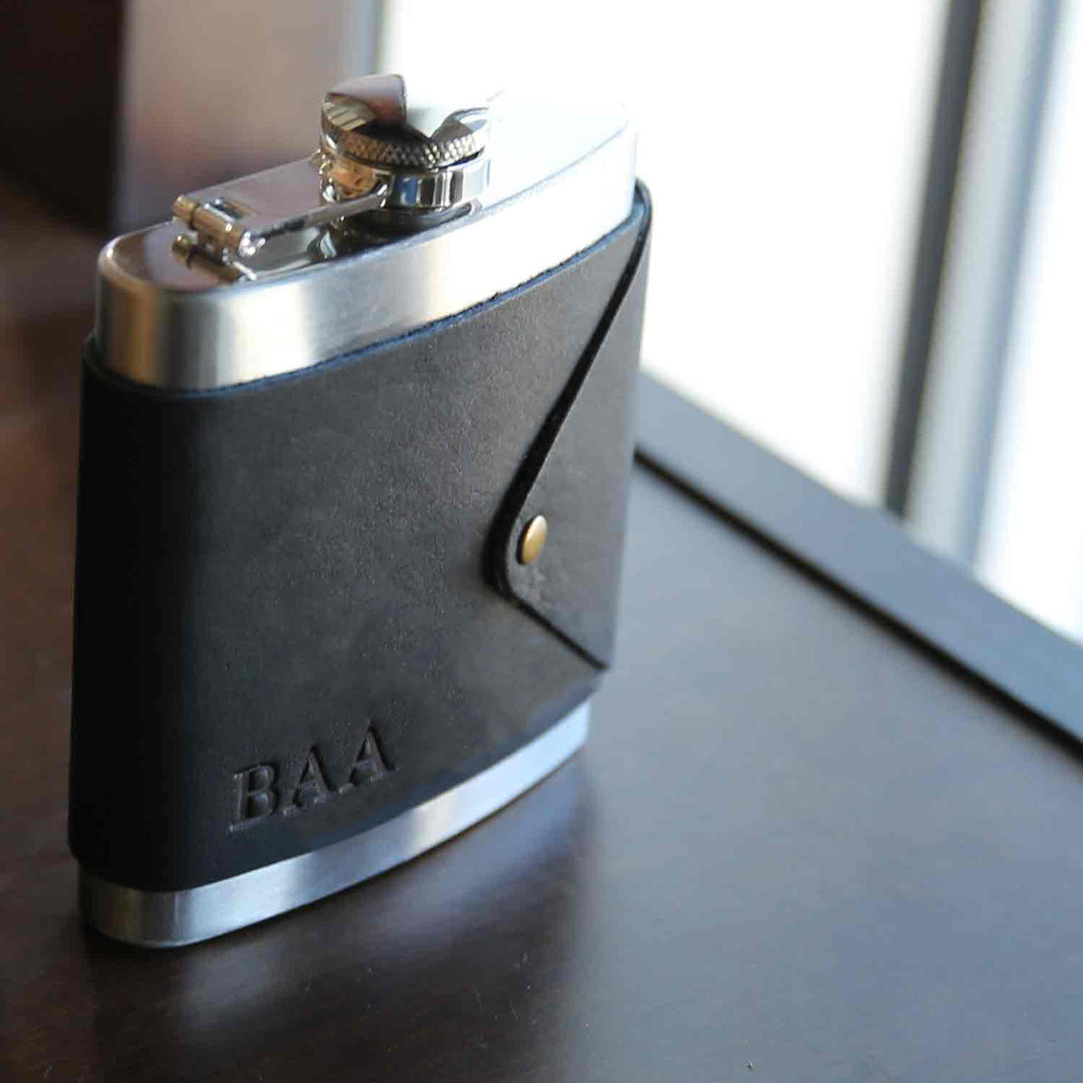 The Hatch Fine Leather Flask Wrap with Stainless Steel Flask - Holtz Leather