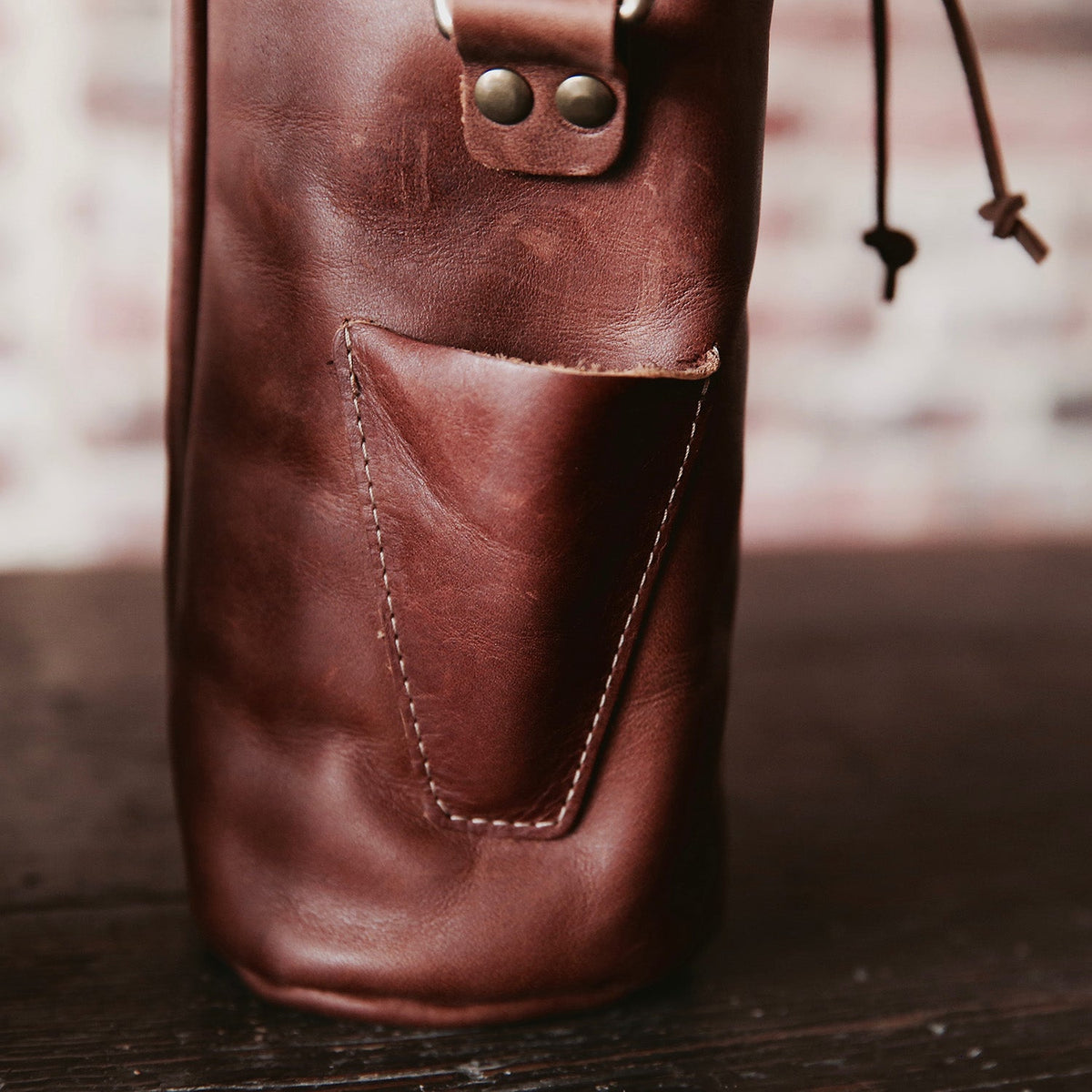 The Muscadine Personalized Fine Leather Wine Tote Wine Bottle Carrier Bag - Holtz Leather