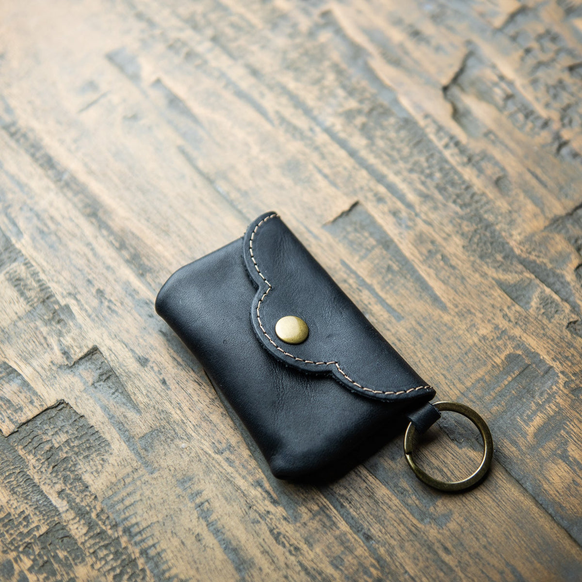 The Rosie Personalized Fine Leather Scallop Keychain Wallet - Holtz Leather
