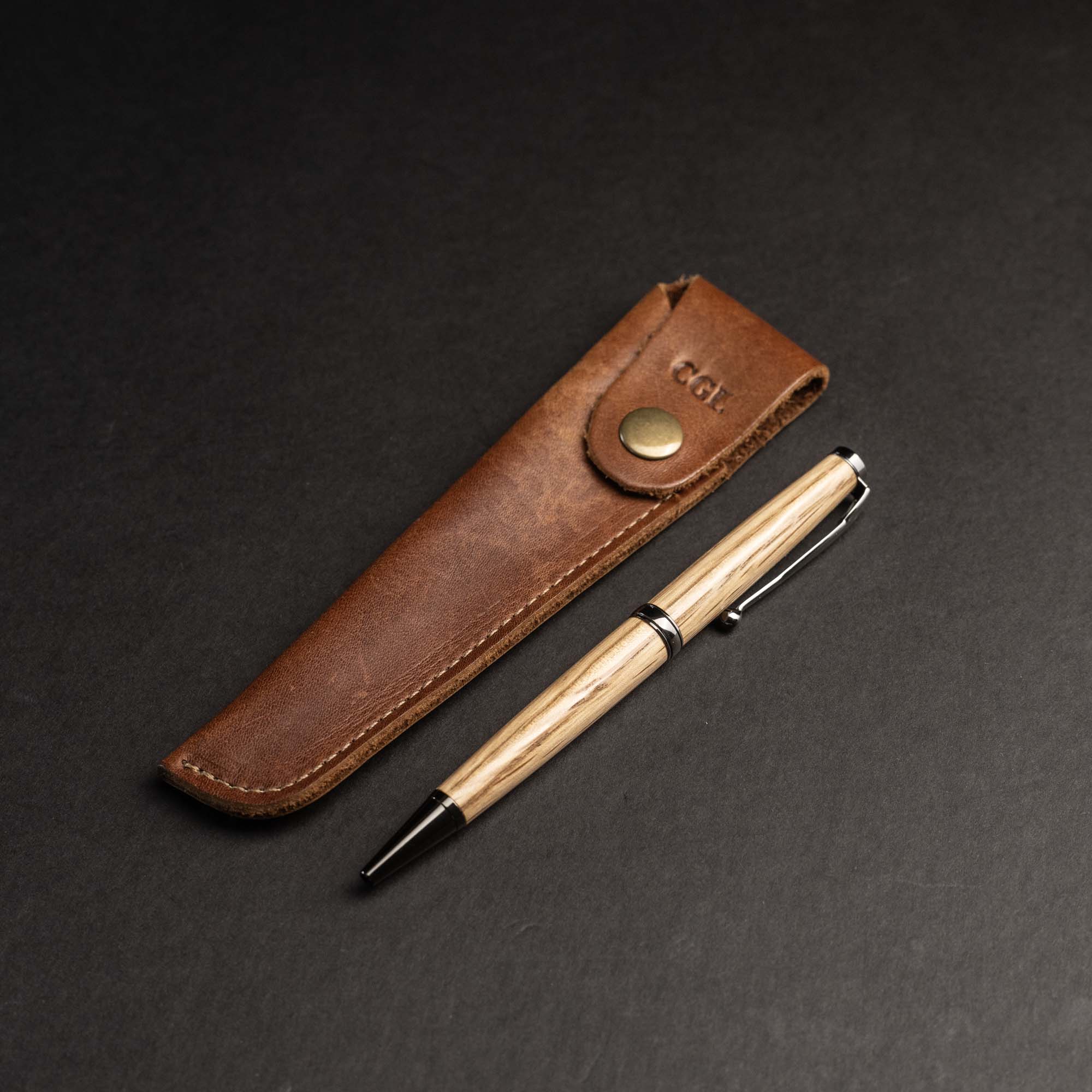 Hand - Turned Tennessee Whiskey Barrel Wood Comfort Style Pen + Pen Sleeve - Holtz Leather