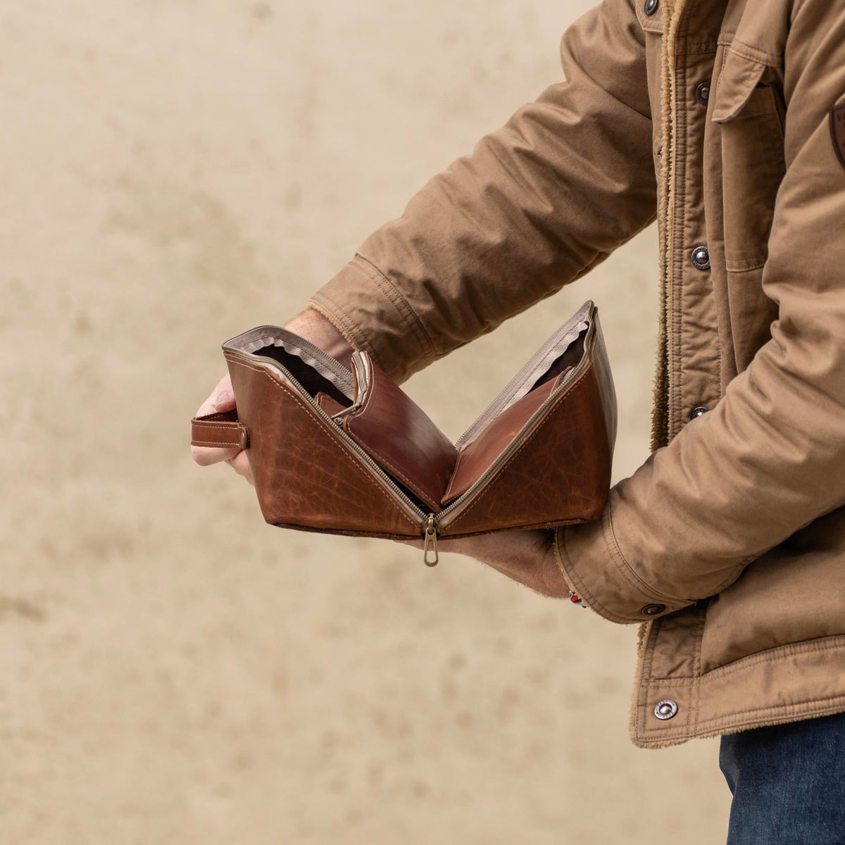 No. 307 Porter Dopp Kit – Full Grain Leather Toiletry Bag - Holtz Leather