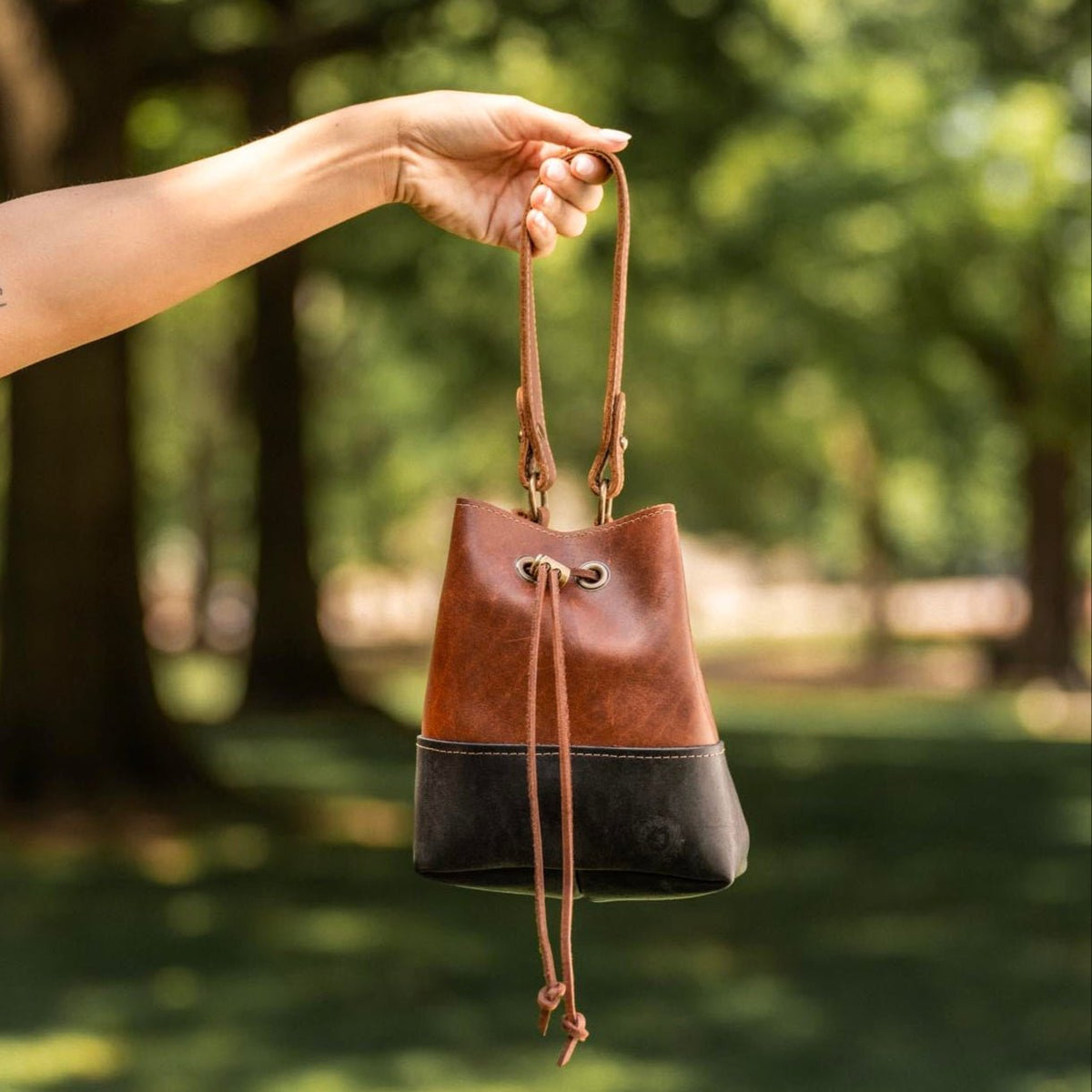 The Abigail Fine Leather Bucket Bag Purse - Holtz Leather