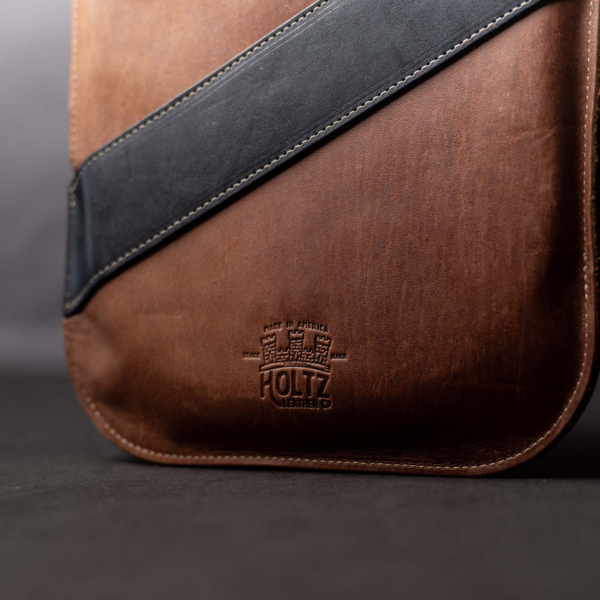 The Avery Personalized Leather Pickleball Sleeve Cover - Holtz Leather