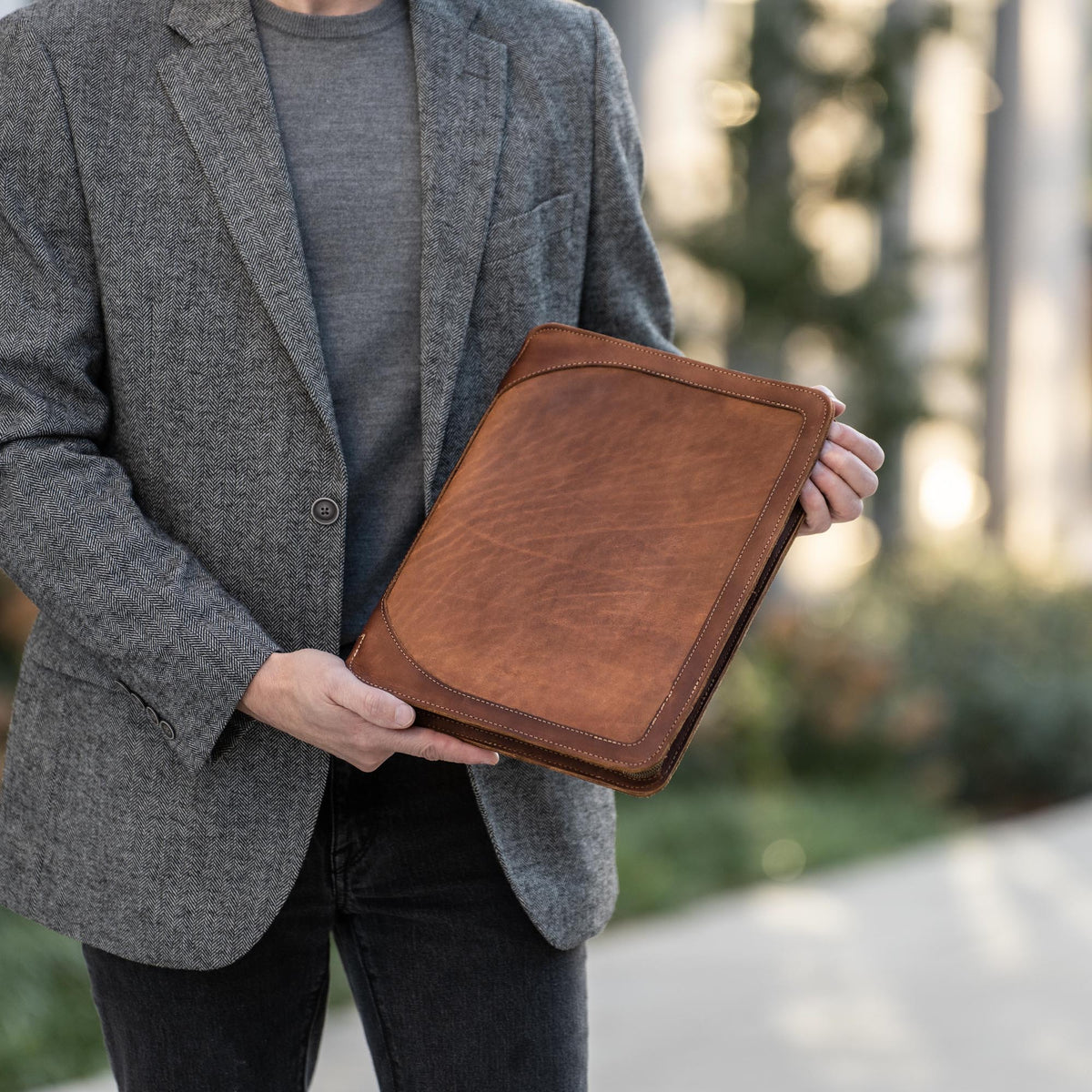 The Carnegie Fine Leather Zippered Portfolio Padfolio Laptop or iPad Case - with two Journals - Holtz Leather