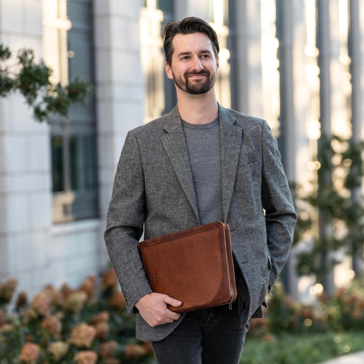 The Carnegie Fine Leather Zippered Portfolio Padfolio Laptop or iPad Case - with two Journals - Holtz Leather