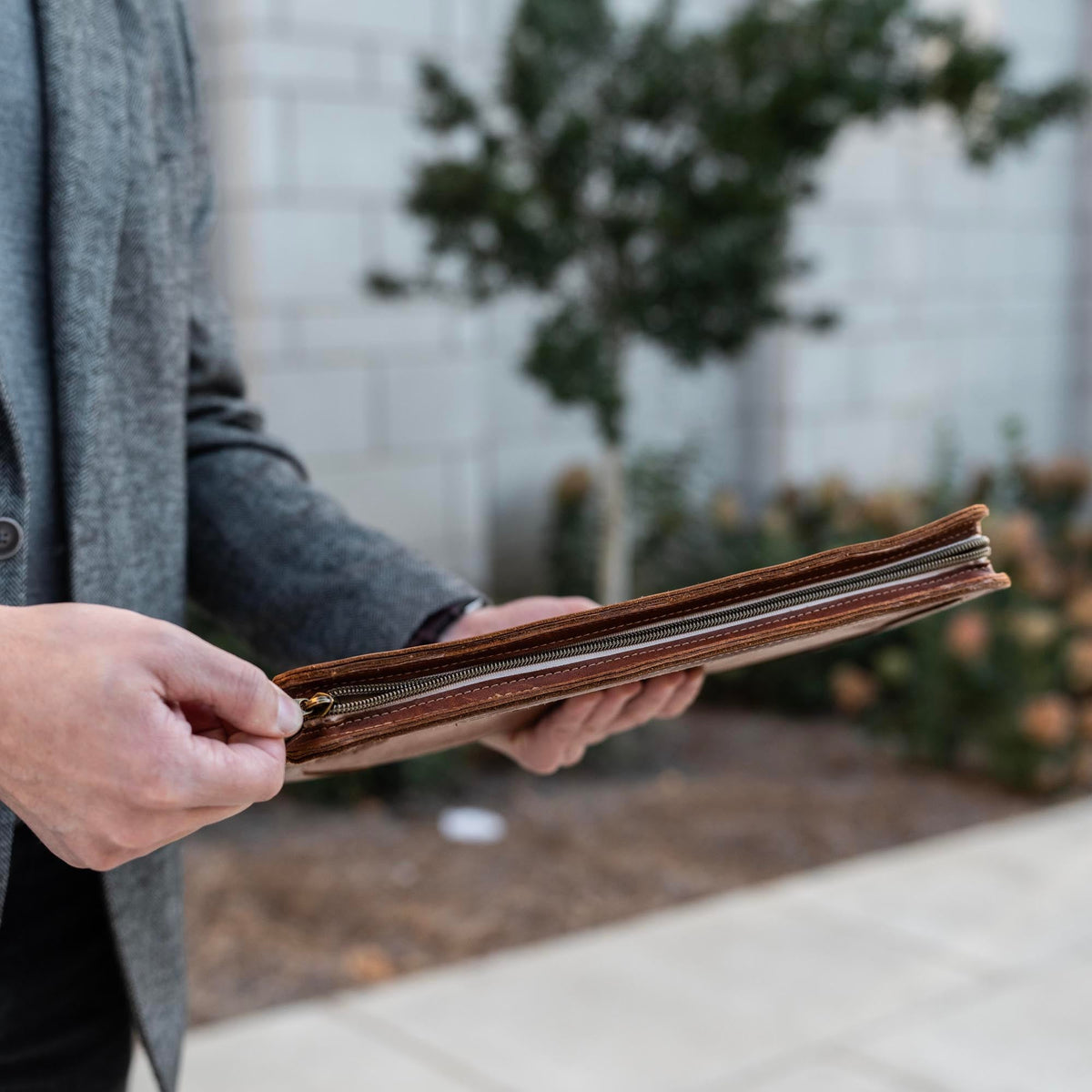 The Carnegie Fine Leather Zippered Portfolio Padfolio Laptop or iPad Case - with two Journals - Holtz Leather