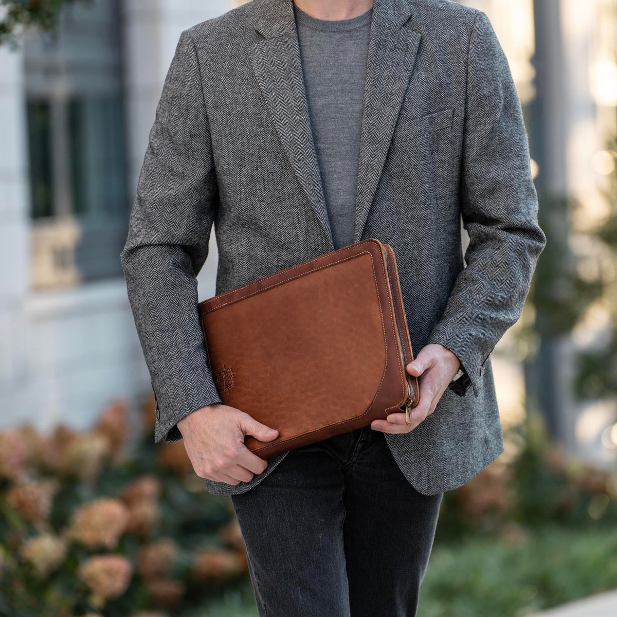 The Carnegie Fine Leather Zippered Portfolio Padfolio Laptop or iPad Case - with two Journals - Holtz Leather