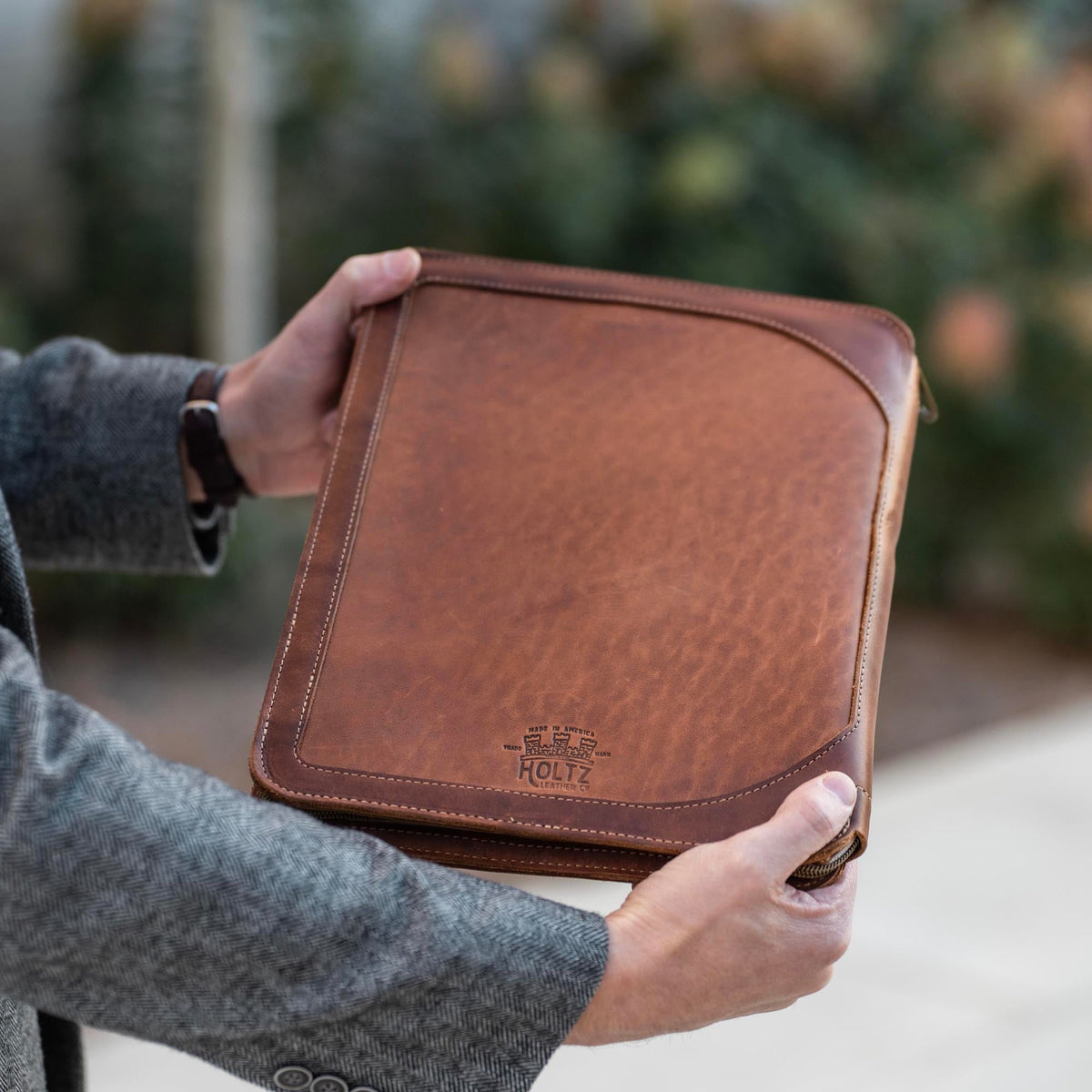 The Carnegie Fine Leather Zippered Portfolio Padfolio Laptop or iPad Case - with two Journals - Holtz Leather