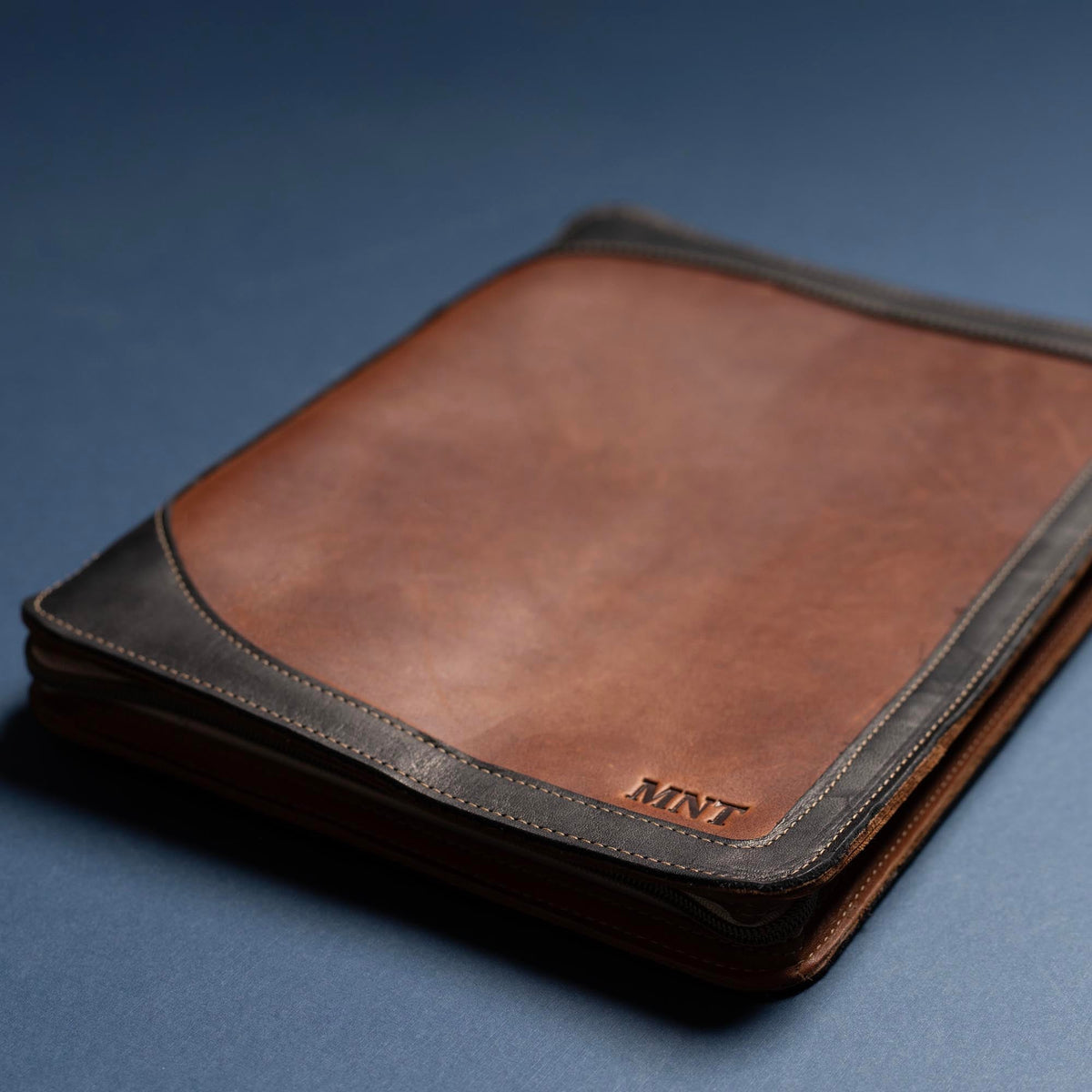 The Carnegie Fine Leather Zippered Portfolio Padfolio Laptop or iPad Case - with two Journals - Holtz Leather