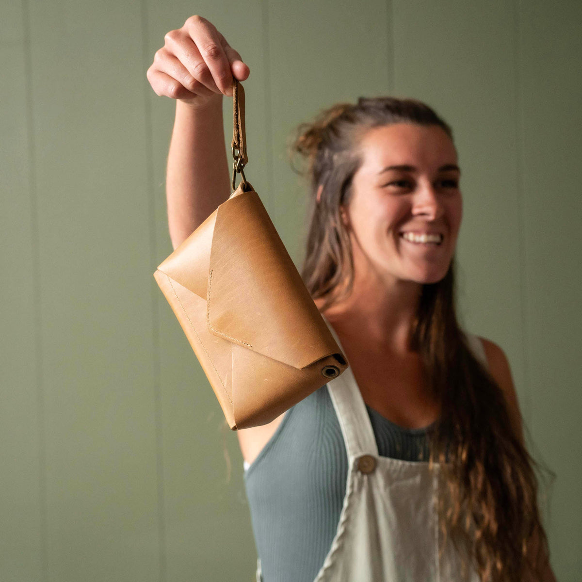 The Cecilia 2.0 - Fine Leather Envelope Purse with Adjustable 3 in 1 Strap - Holtz Leather