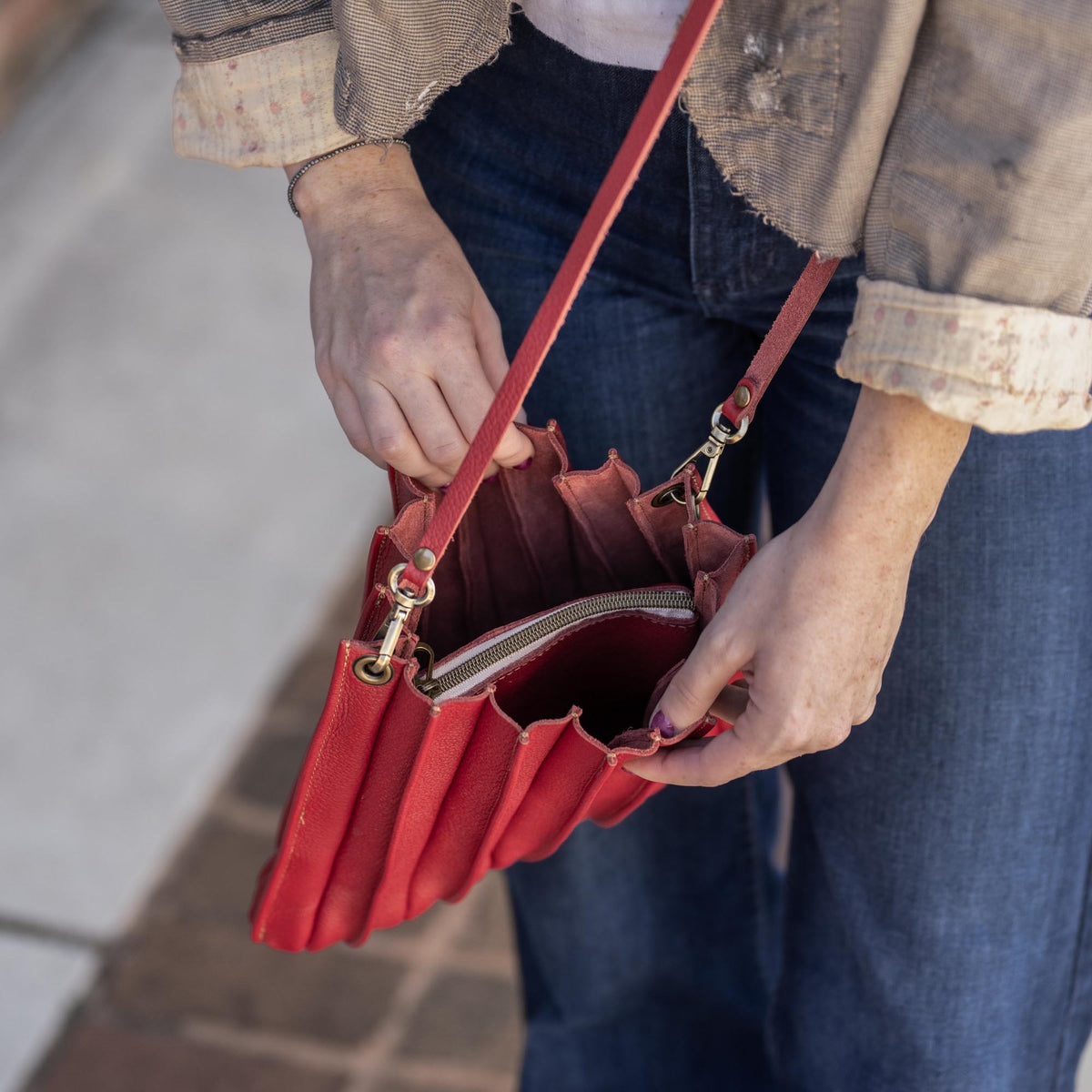 The Kiley Fine Leather Pleated Women's Crossbody Purse and Shoulder Bag - Holtz Leather