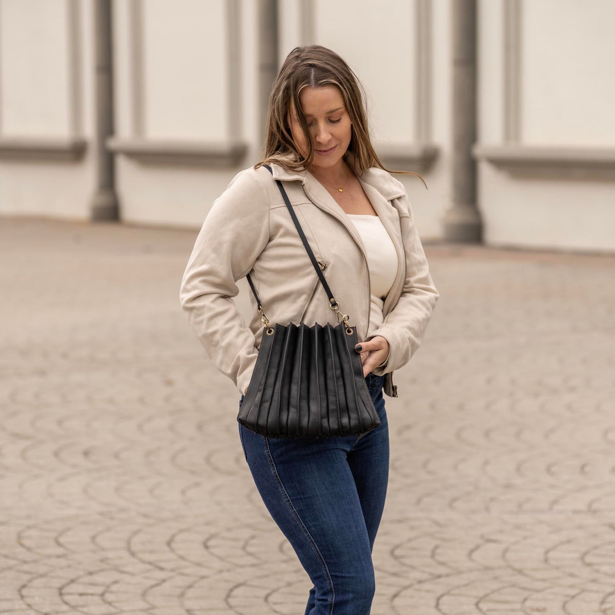 The Kiley Fine Leather Pleated Women's Crossbody Purse and Shoulder Bag - Holtz Leather