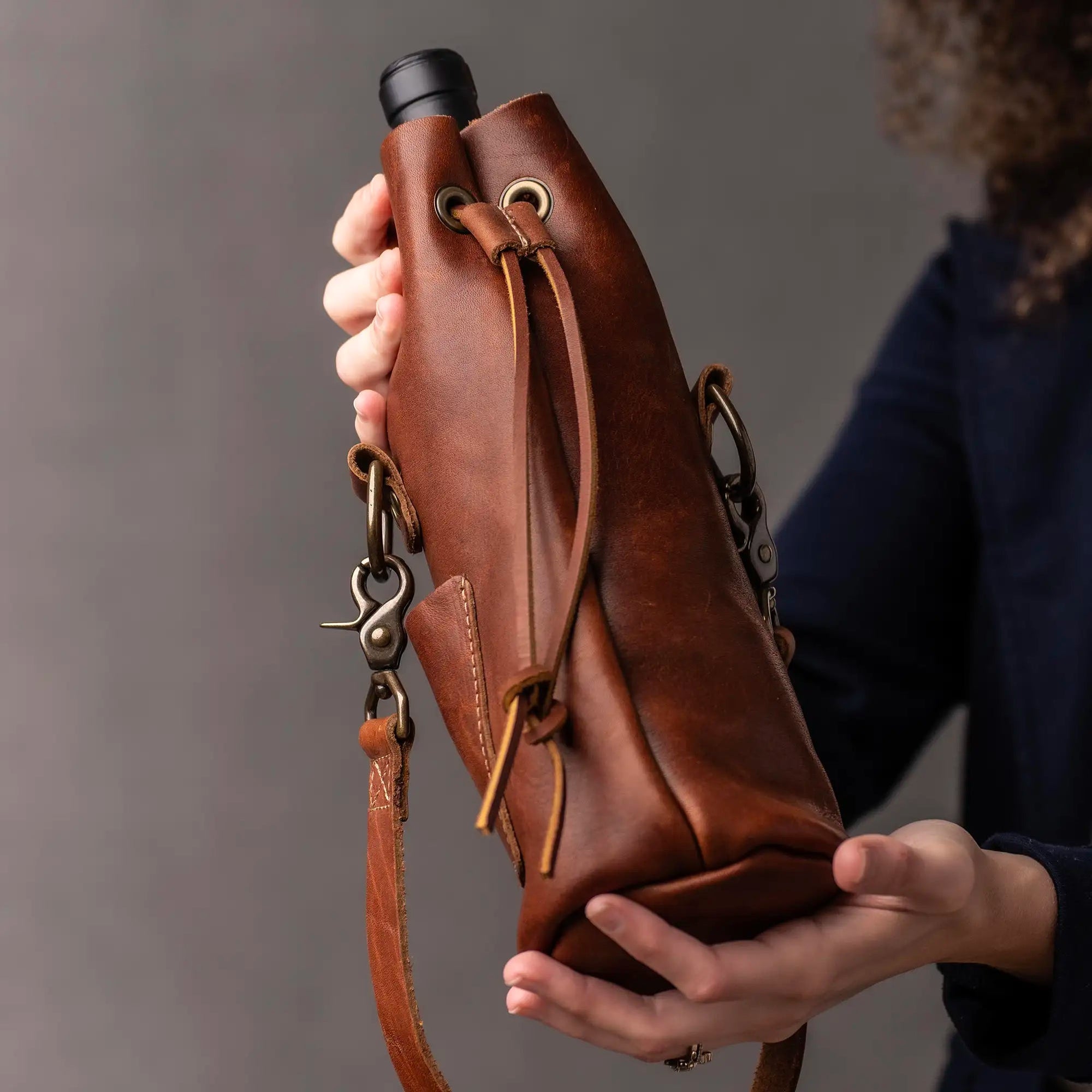 The Muscadine Personalized Fine Leather Wine Tote Wine Bottle Carrier Bag - Holtz Leather