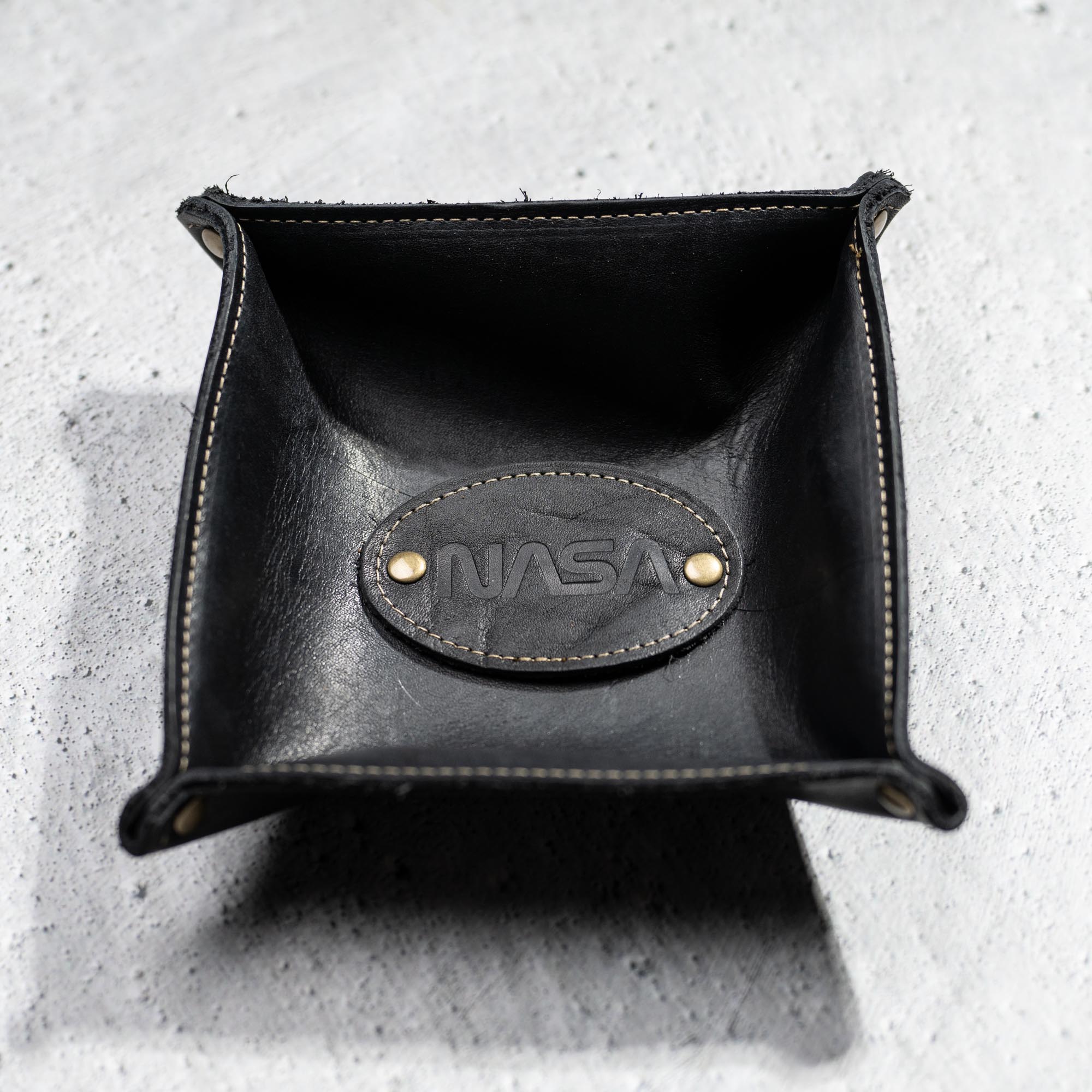 The Monticello Fine Leather Personalized Desk Dresser Valet Caddy Tray - Holtz Leather The Monticello Fine Leather Personalized Desk Dresser Valet Caddy Tray - Holtz Leather