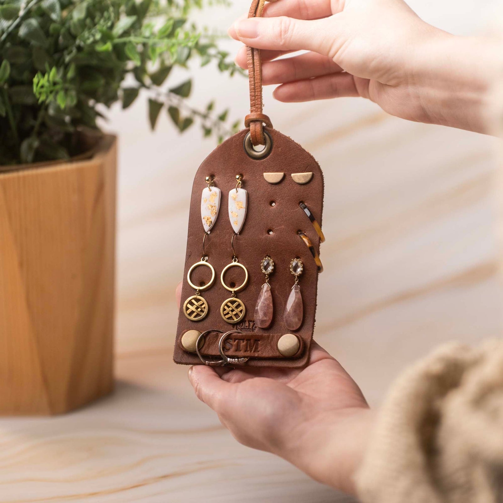 The Pearl Full Grain Leather Earring and Ring Holder - Holtz Leather