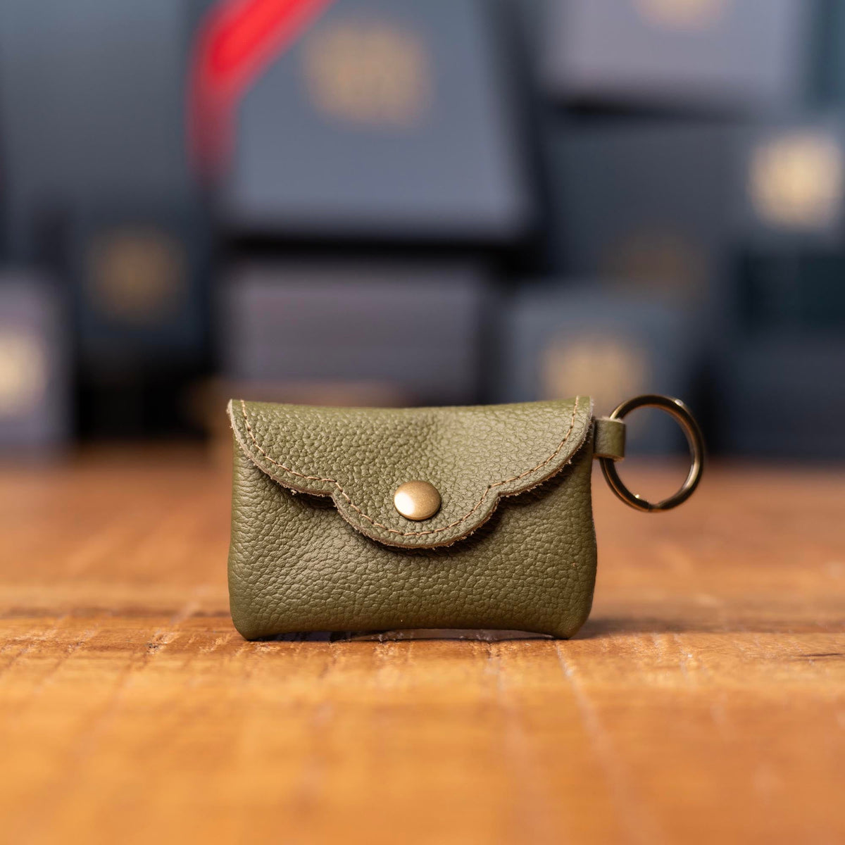 The Rosie Personalized Fine Leather Scallop Keychain Wallet - Holtz Leather