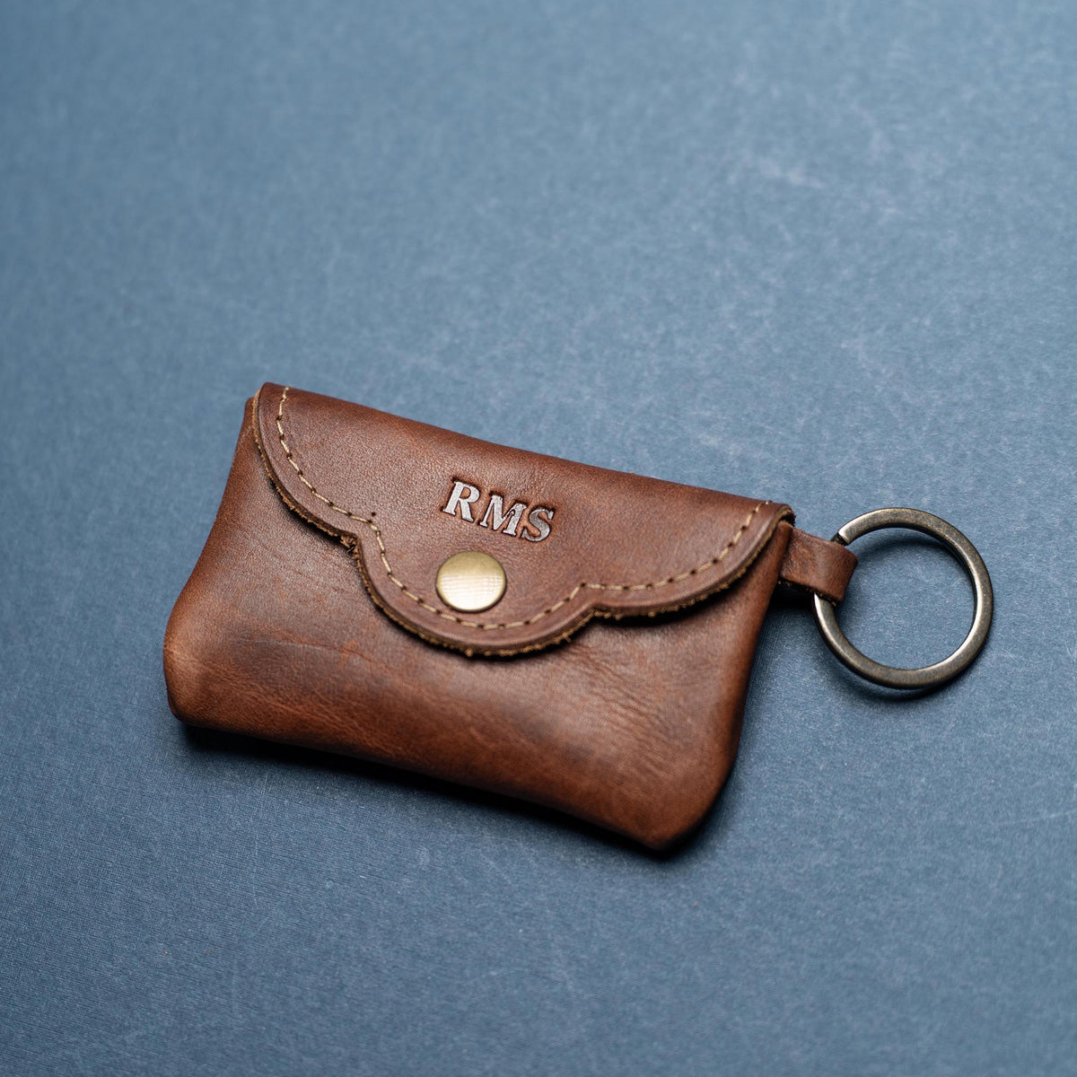 The Rosie Personalized Fine Leather Scallop Keychain Wallet - Holtz Leather