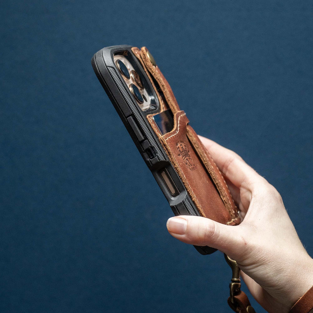 The SWITCH 4 - IN - 1 Leather Phone Case - WALLET, KICKSTAND & LOOP for iPhone® - Holtz Leather