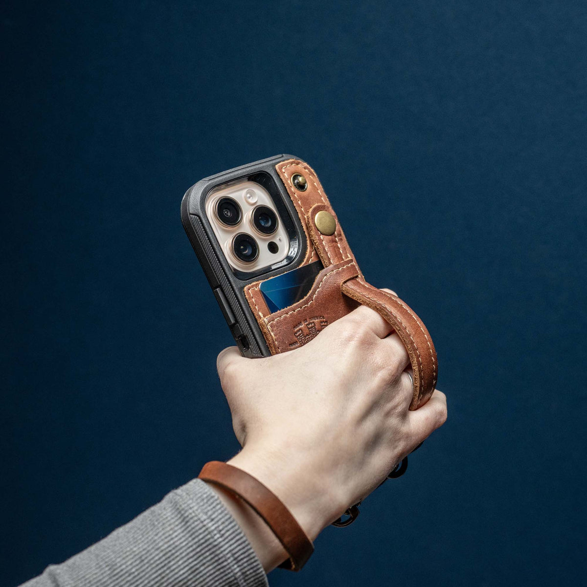 The SWITCH 4 - IN - 1 Leather Phone Case - WALLET, KICKSTAND & LOOP for iPhone® - Holtz Leather