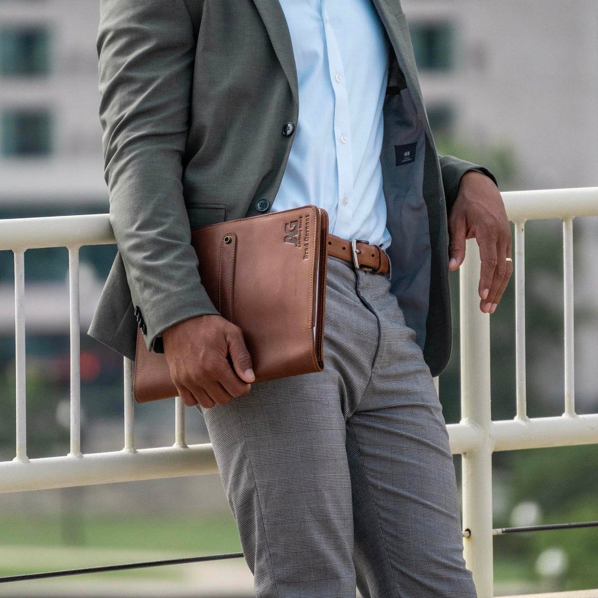 Your Logo + Our Leather - The Vanderbilt 2.0 Fine Leather Portfolio Padfolio - Custom Logo + Corporate Gifting - Holtz Leather