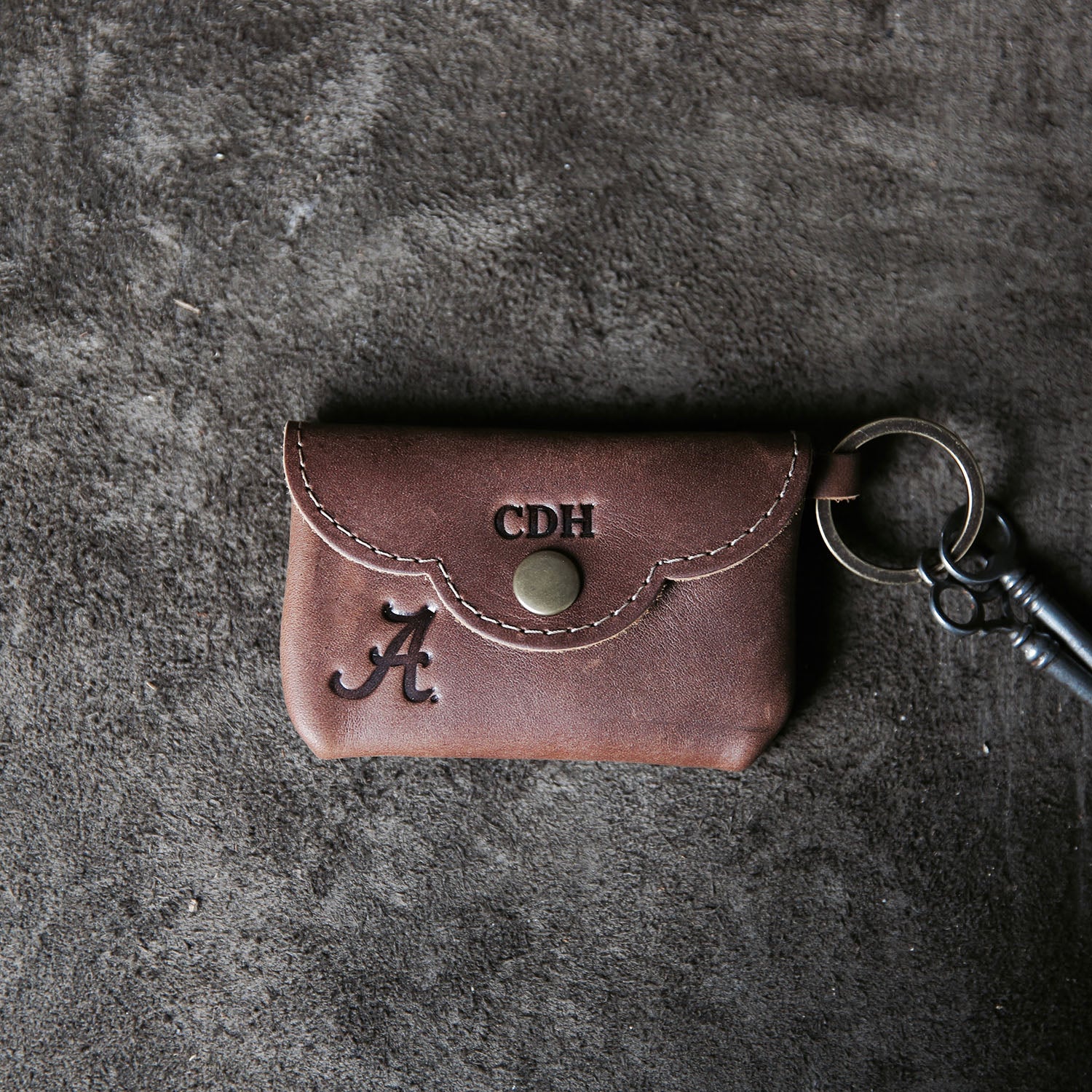 Fine leather scallop keychain wallet with personalized initials and Alabama logo