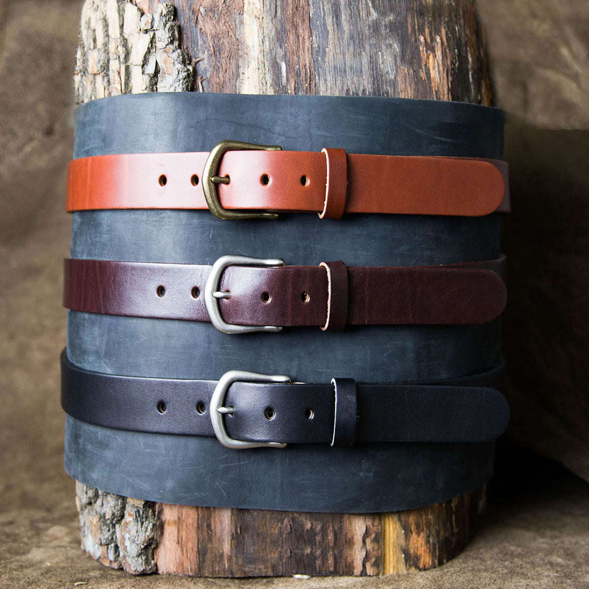 Fine leather men&#39;s belts in chestnut and black 