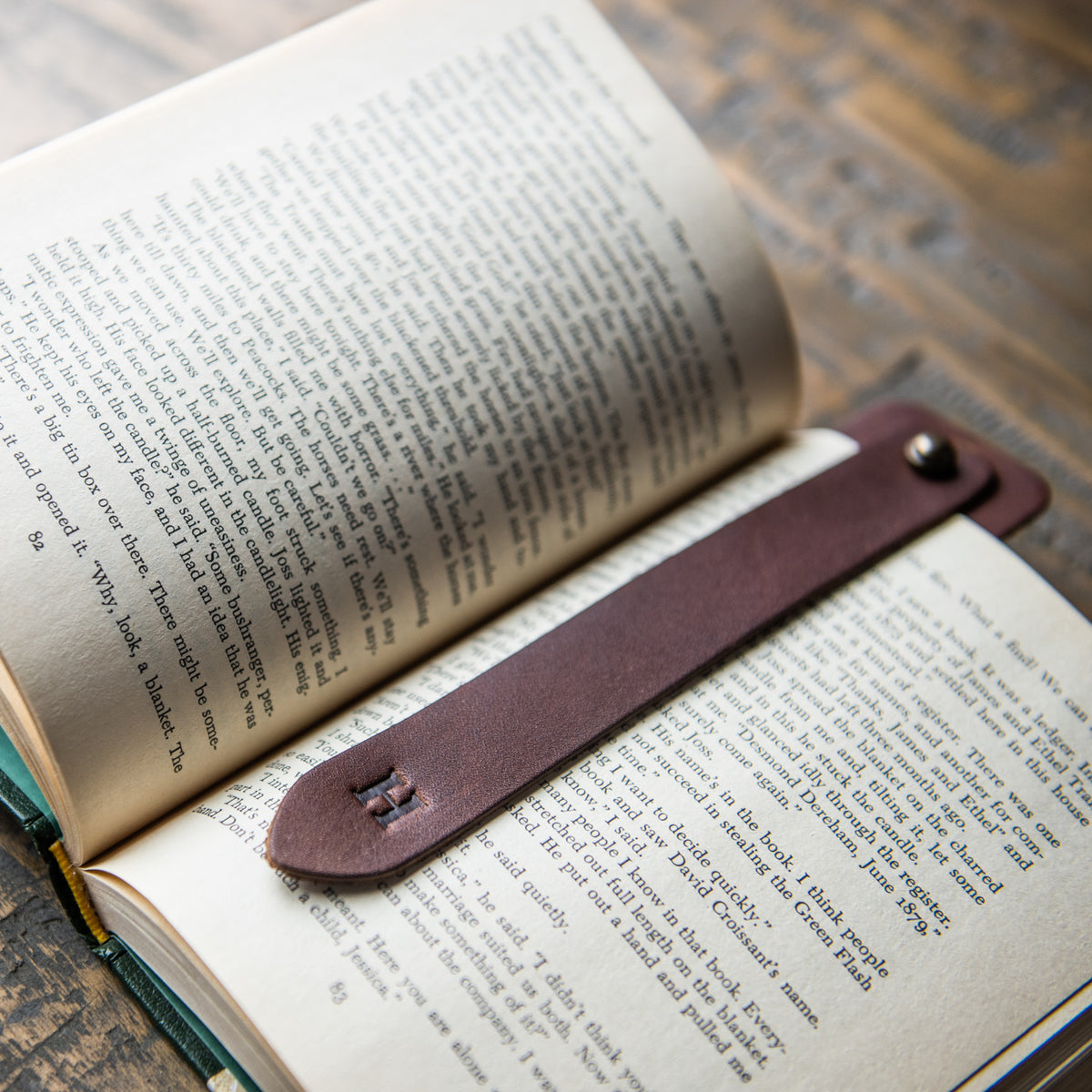 Fine leather double bookmark with a personalized initials