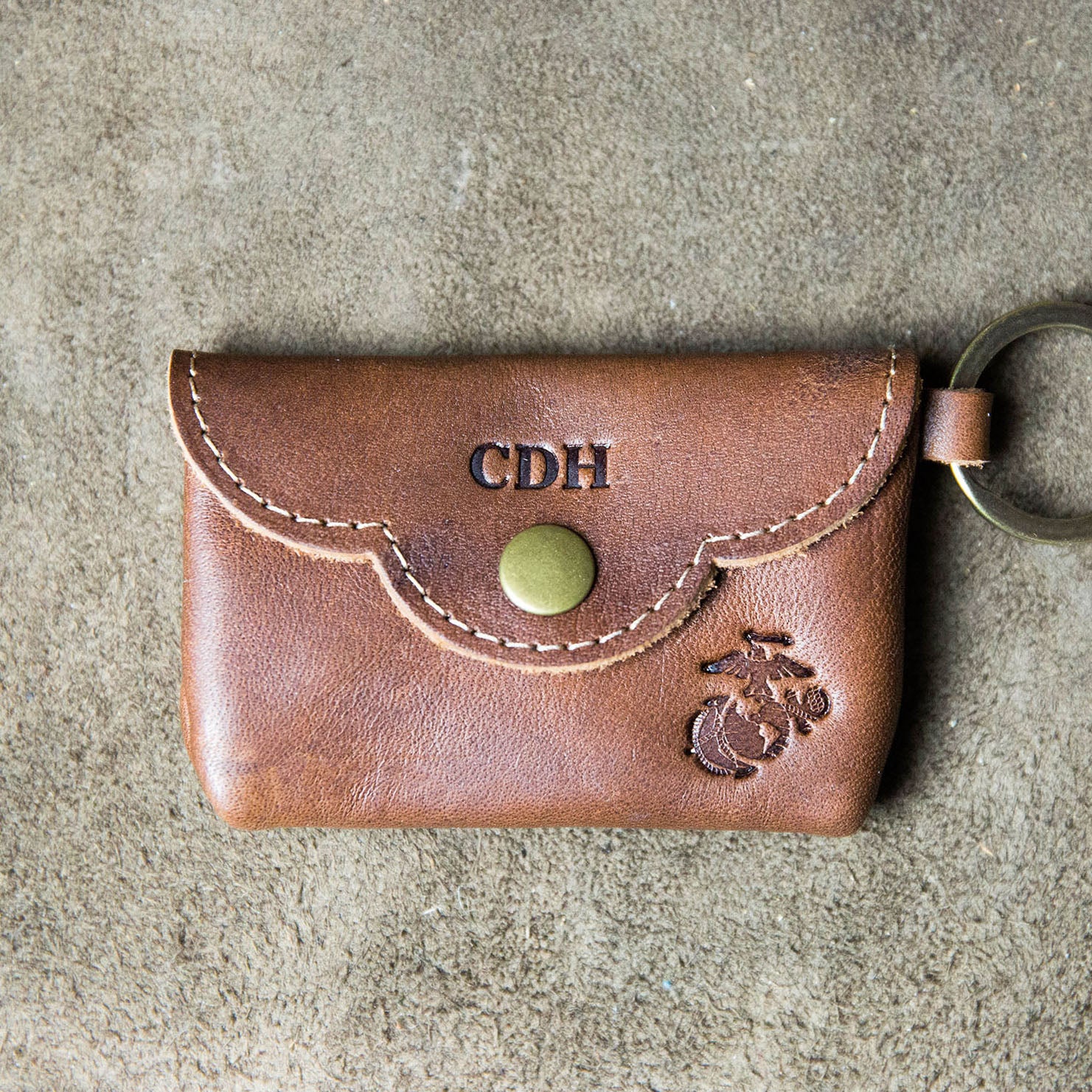 Fine leather scallop wallet keychain with Marine Corps logo
