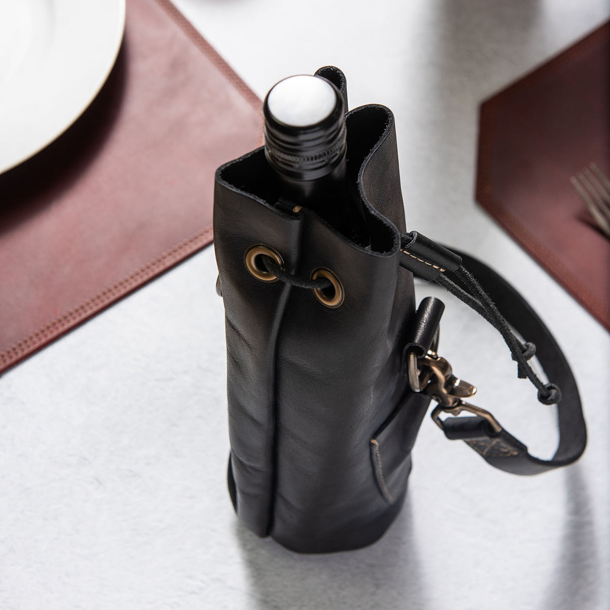 The Muscadine Personalized Fine Leather Wine Tote Wine Bottle Carrier Bag With Optional Bottle Stopper
