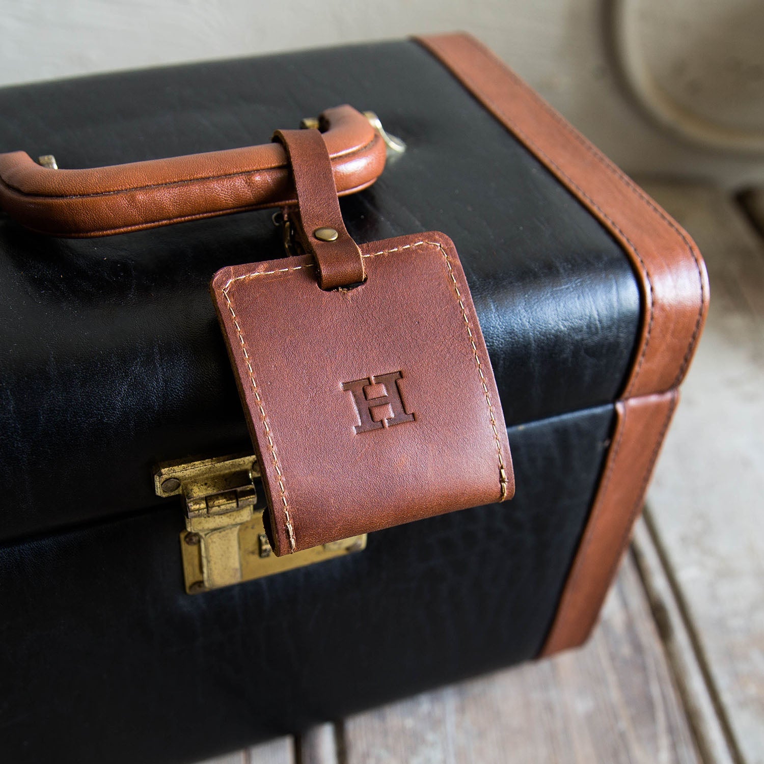 The Adventurer Fine Leather Luggage Tag - Holtz Leather