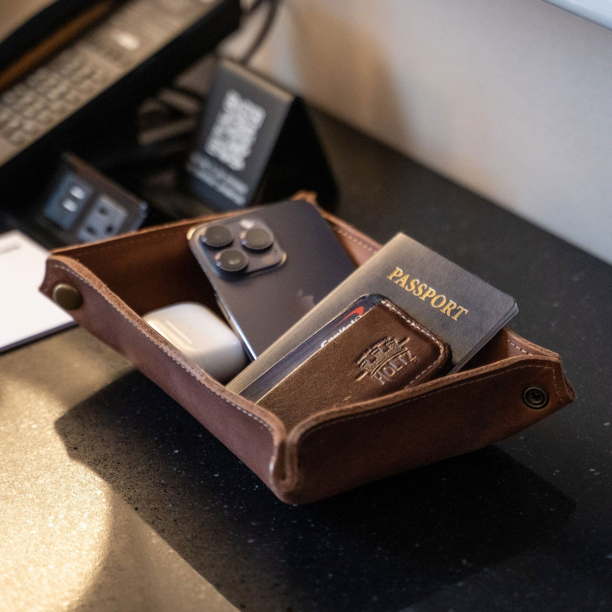 The Jetsetter - Personalized Full - Grain Leather Travel Caddy - Holtz Leather