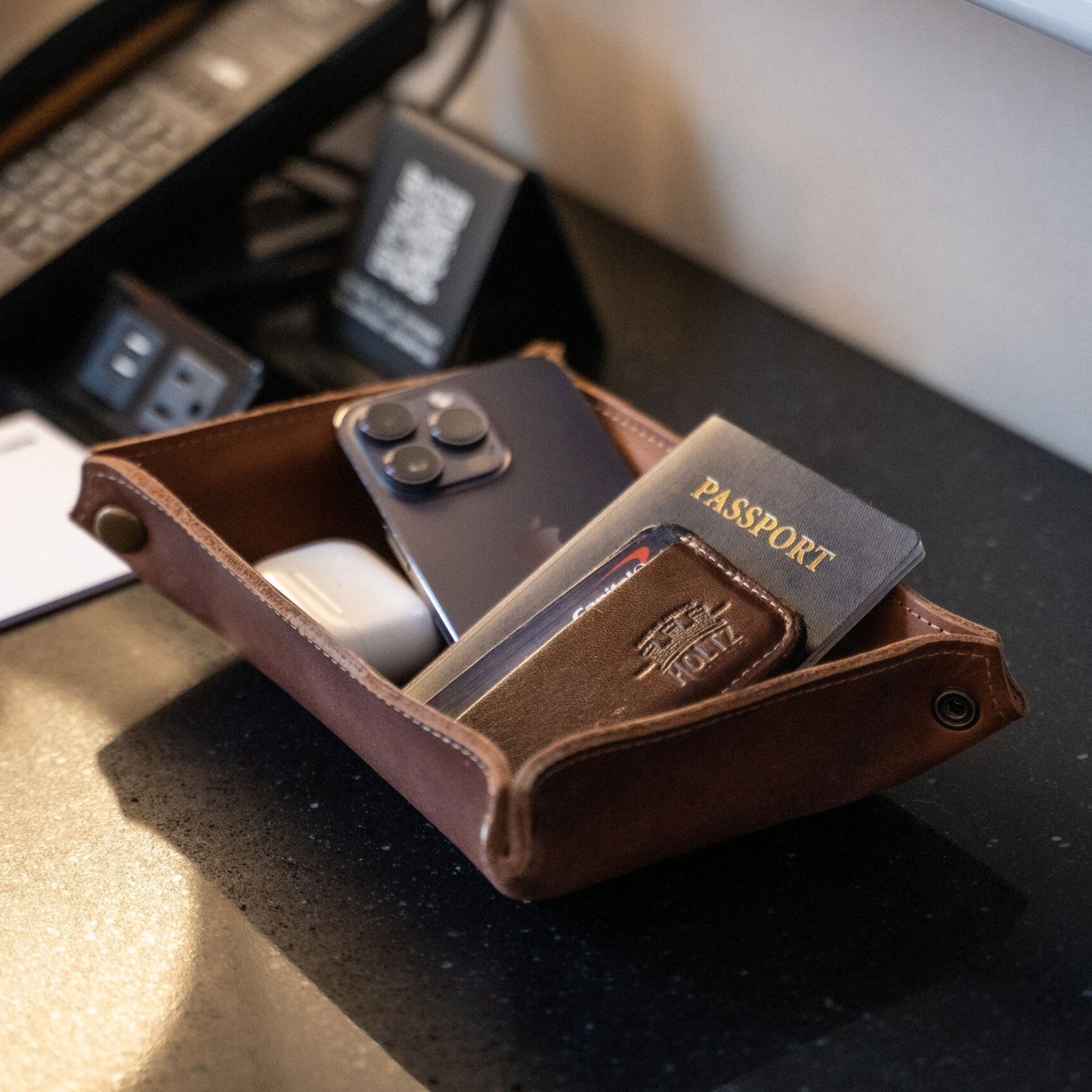 The Jetsetter - Personalized Full - Grain Leather Travel Caddy - Holtz Leather