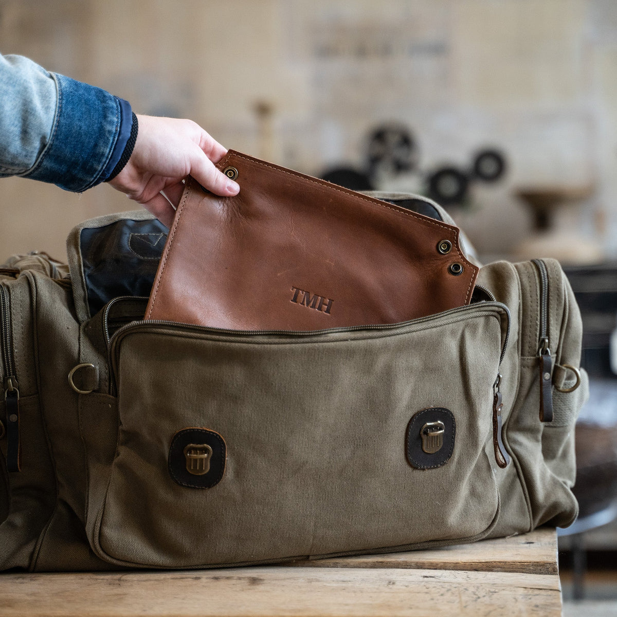 The Jetsetter - Personalized Full - Grain Leather Travel Caddy - Holtz Leather