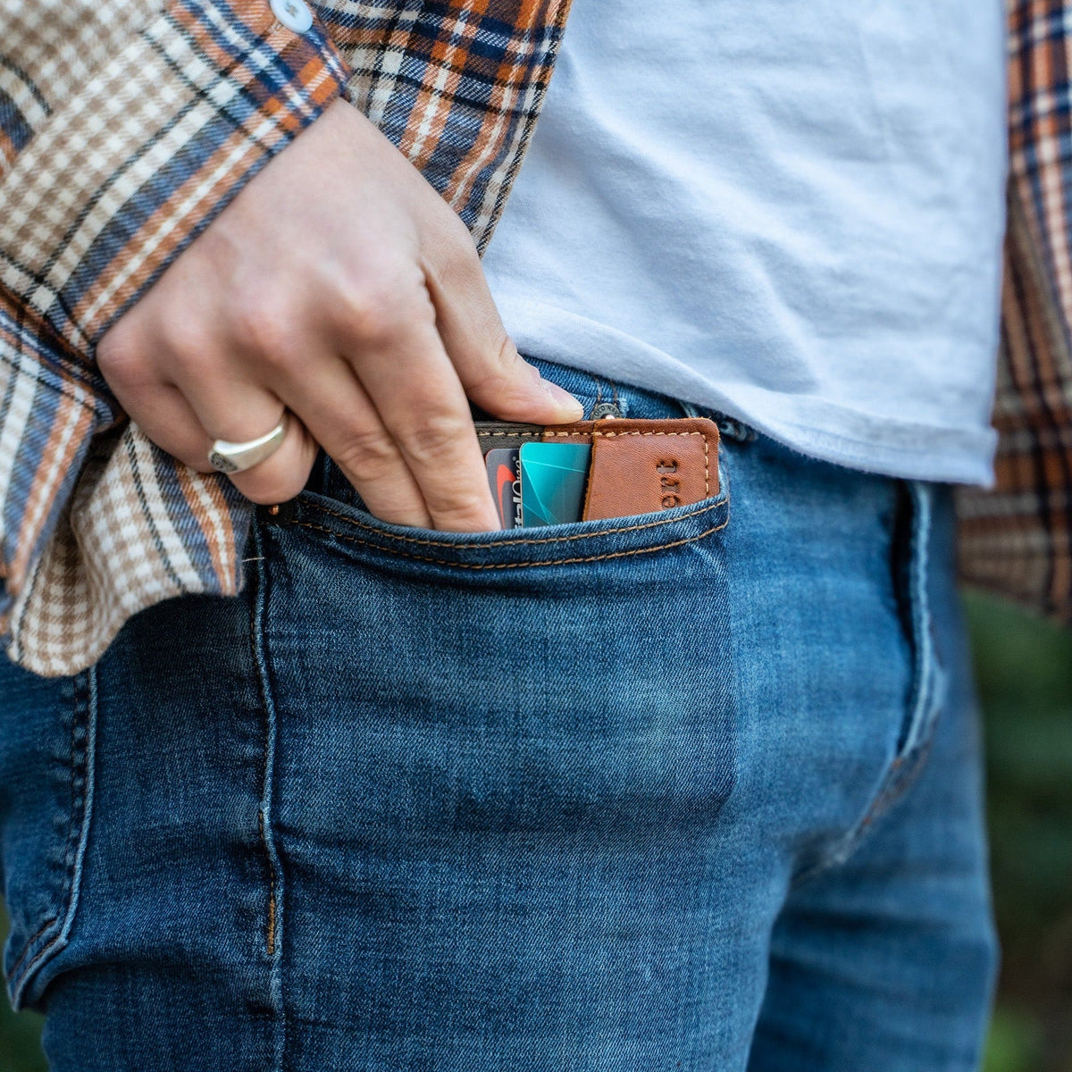 The Levi Fine Leather Horizontal Magnetic Money Clip Wallet - Holtz Leather