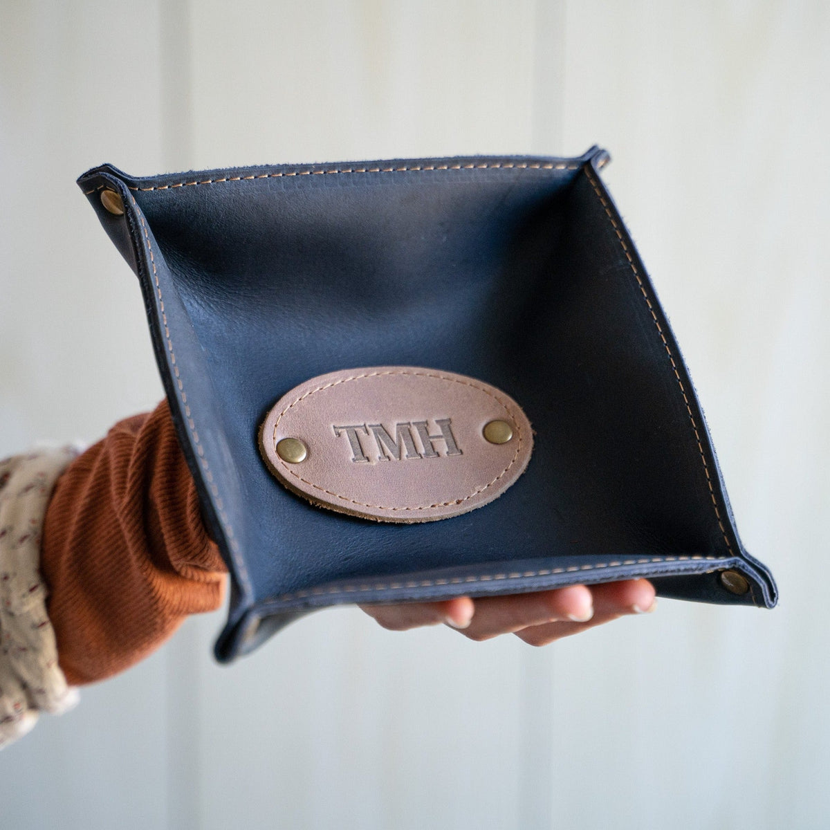 The Monticello Fine Leather Personalized Desk Valet Caddy Tray for Dresser or Office Gift - Holtz Leather