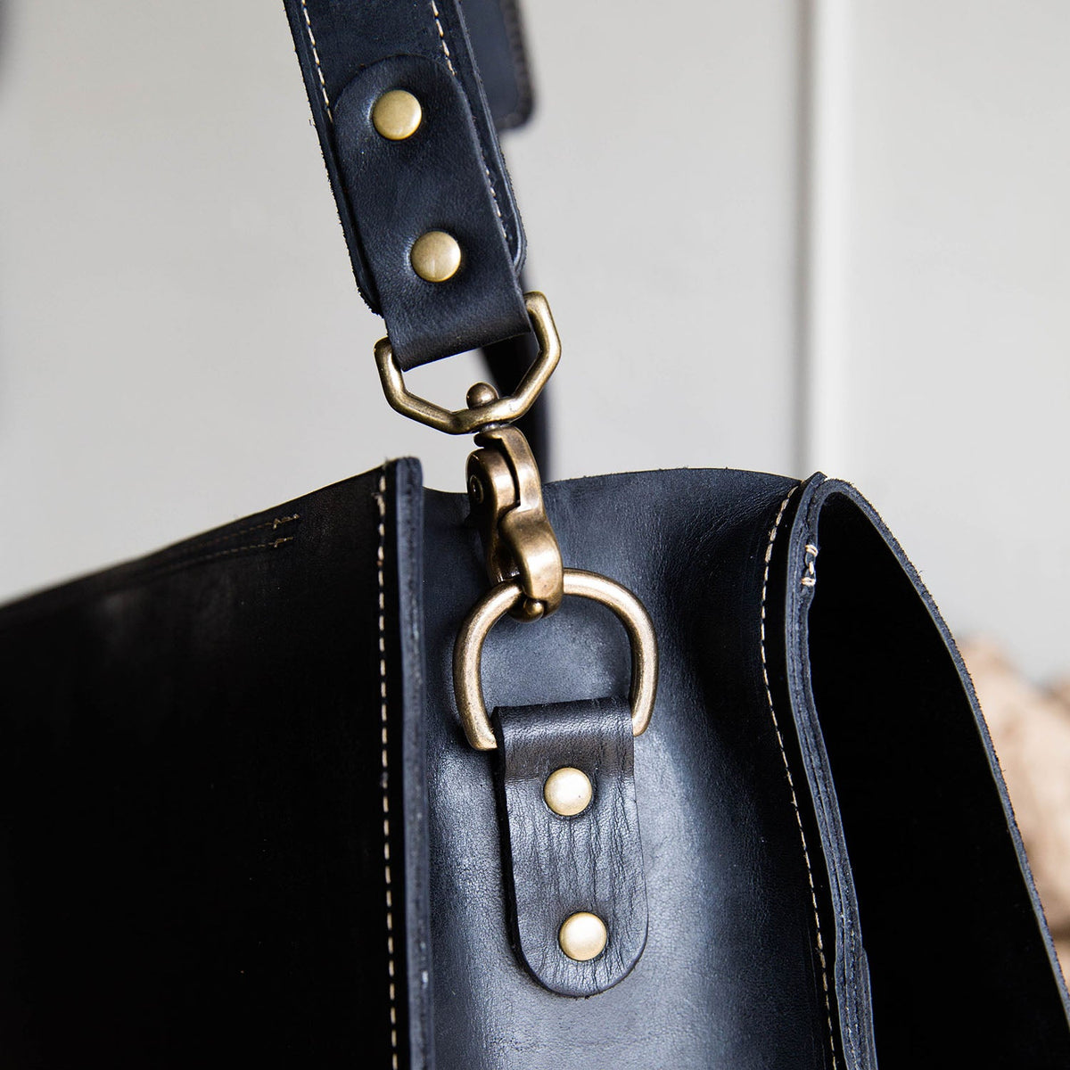 The No. 1860 EXPRESS - Fine Leather Messenger Bag & Mens Briefcase - Holtz Leather