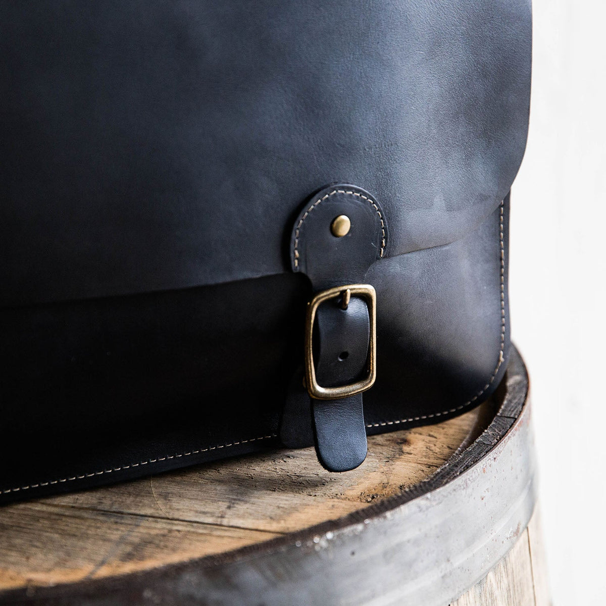 The No. 1860 EXPRESS - Fine Leather Messenger Bag & Mens Briefcase - Holtz Leather