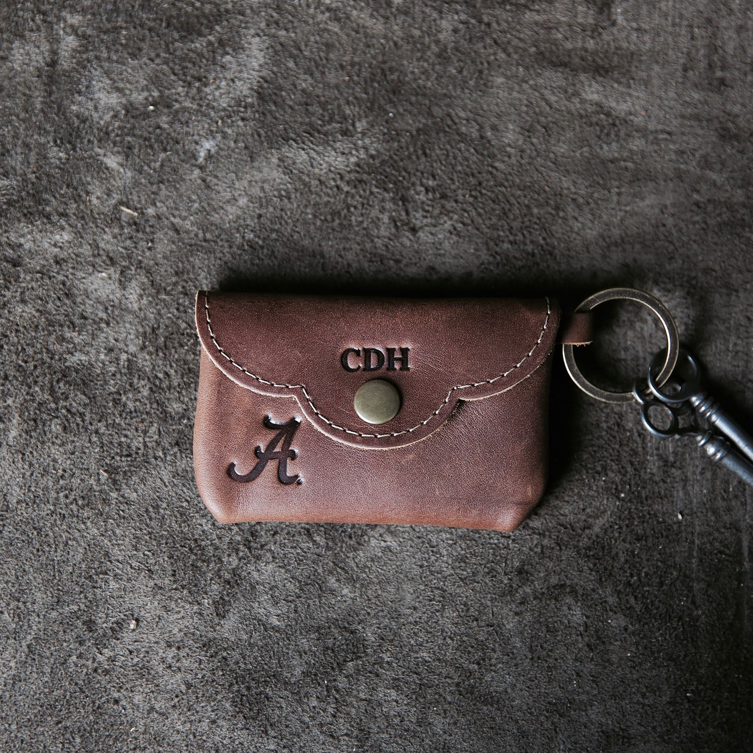 THE OFFICIALLY LICENSED ALABAMA Rosie Fine Leather Scallop Keychain Wallet - Holtz Leather