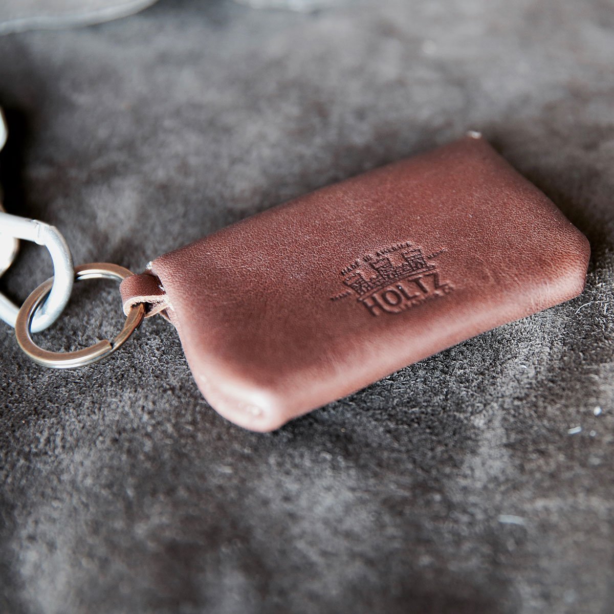 THE OFFICIALLY LICENSED AUBURN Rosie Fine Leather Scallop Keychain Wallet - Holtz Leather
