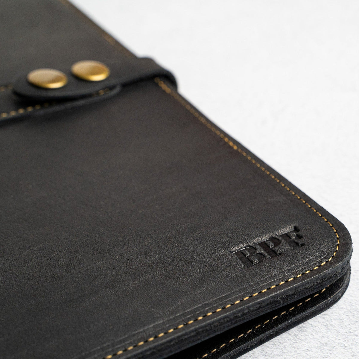 The Vanderbilt 2.0 Fine Leather Portfolio Padfolio - Fits iPad - Now with two Journals & Updated Features - Holtz Leather